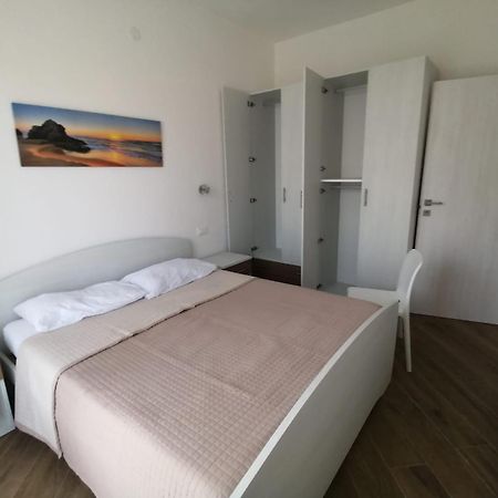 Appartamento Chiara Roseto Degli Abruzzi Exterior foto
